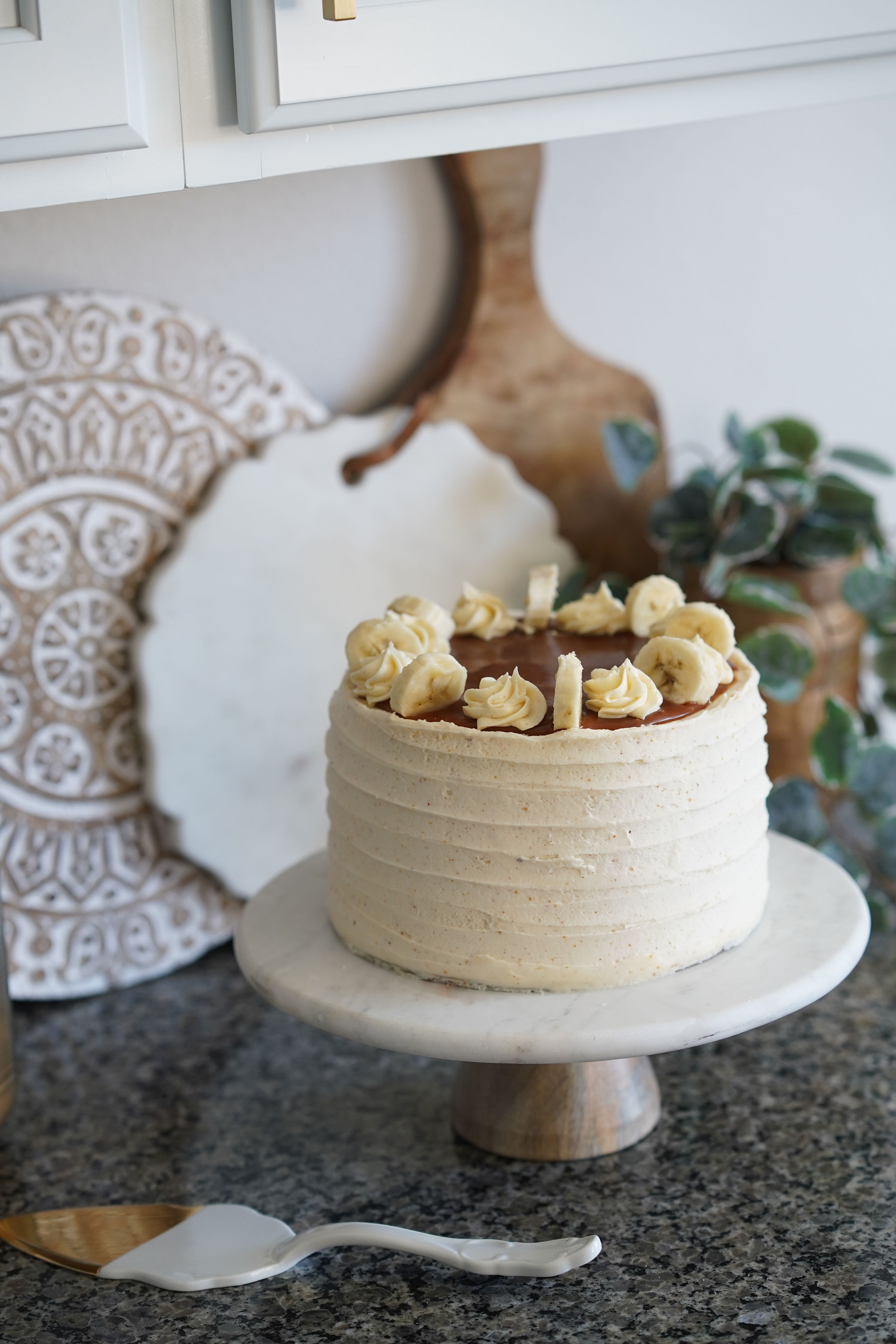 Banana Caramel Cake with Brown Butter Cream Cheese Frosting - Handful of  Sugar